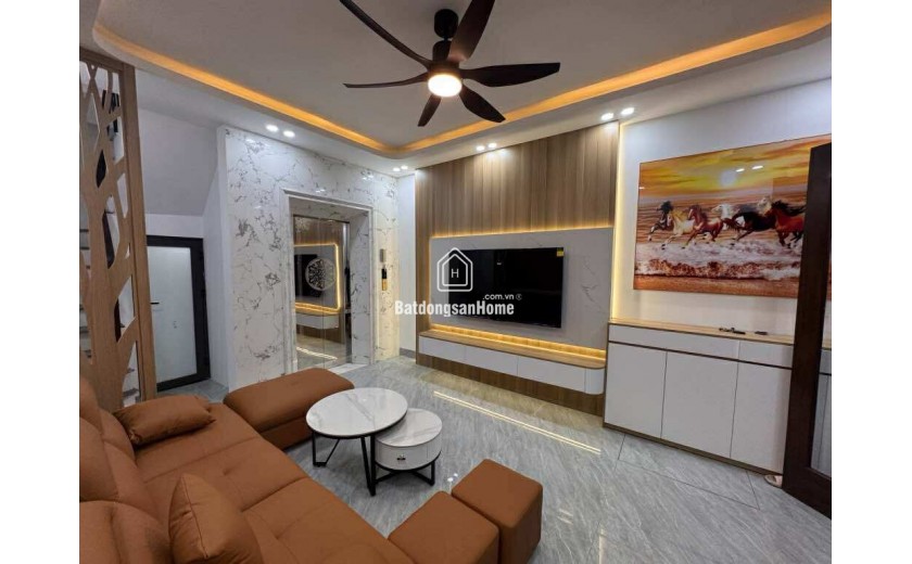 TT Hai Bà Trưng, Nhà 5 Tầng Thang Máy Mới Tinh, Lô Góc , Full Nội Thất Nhỉnh 8 Tỷ